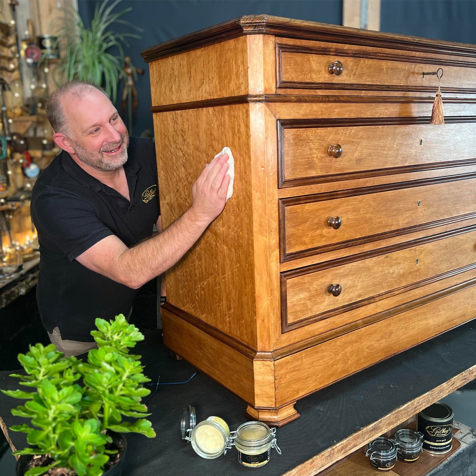 Buffing Pure Gold Beeswax Polish 