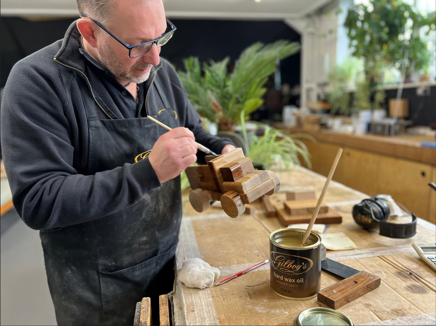 Applying Hard wax oil with a Brush 